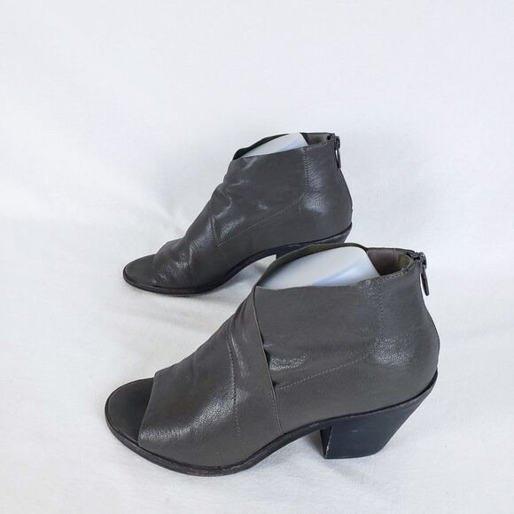 Eileen Fisher Criss Cross Booties Womens 9 Gray Leather Open Toe Minimalist Gray - Picture 1 of 9